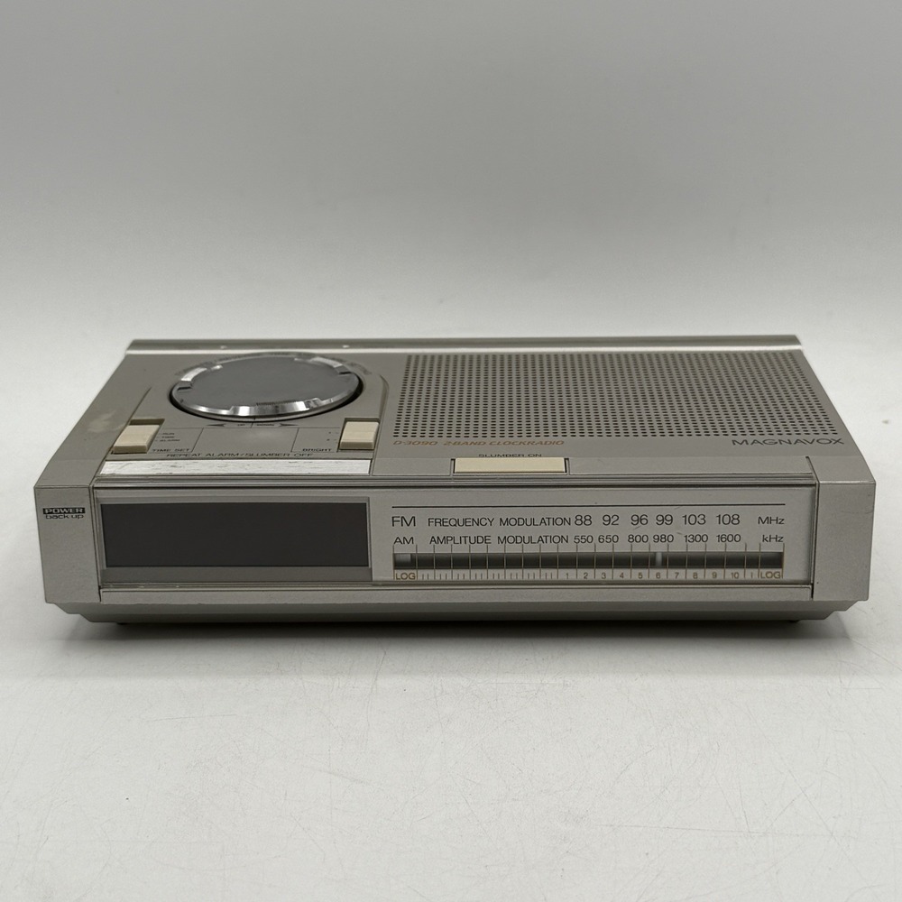 Vintage Magnavox D-3090/17 Silver Clock Radio‎ 2 Band Slumber Snooze Tested